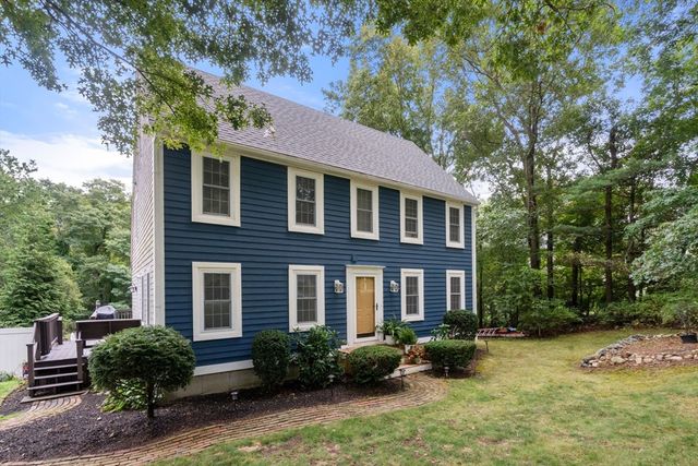 12 Old Barn Rd, Plymouth, MA 02360