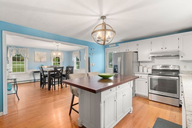 12 Old Barn Rd, Plymouth, MA 02360