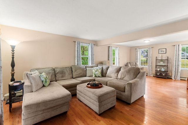 12 Old Barn Rd, Plymouth, MA 02360