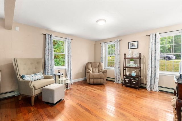 12 Old Barn Rd, Plymouth, MA 02360