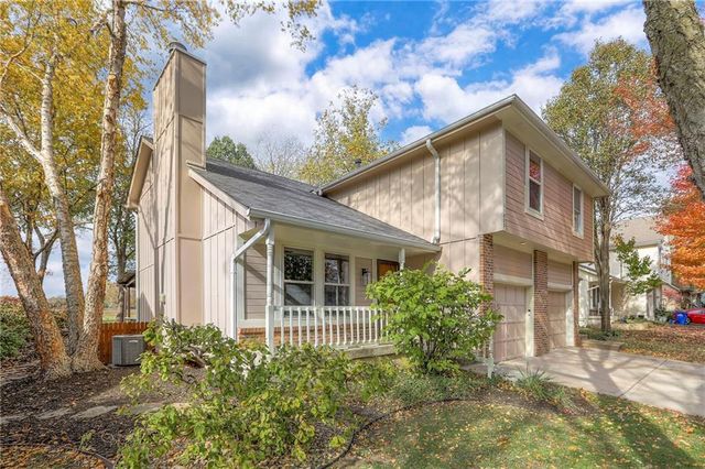 11822 Oakmont Street, Overland Park, KS 66210