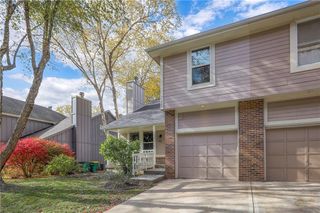 11822 Oakmont Street, Overland Park, KS 66210