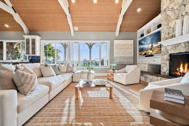 3537-39 Dove Hollow Rd., Encinitas, CA 92024