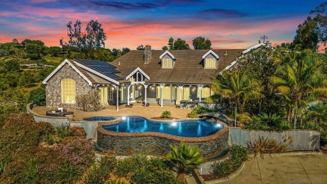 3537-39 Dove Hollow Rd., Encinitas, CA 92024