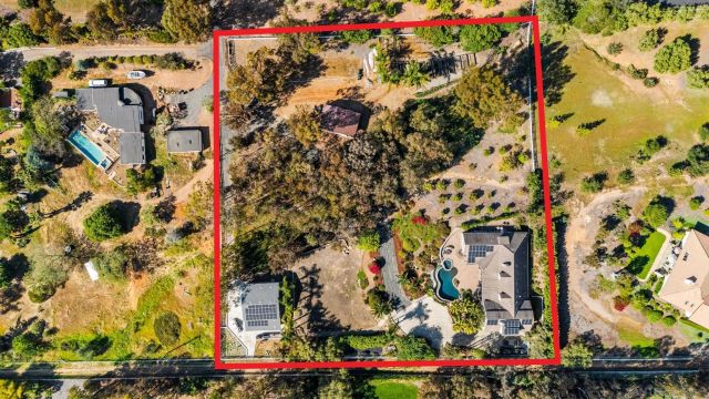 3537-39 Dove Hollow Rd., Encinitas, CA 92024