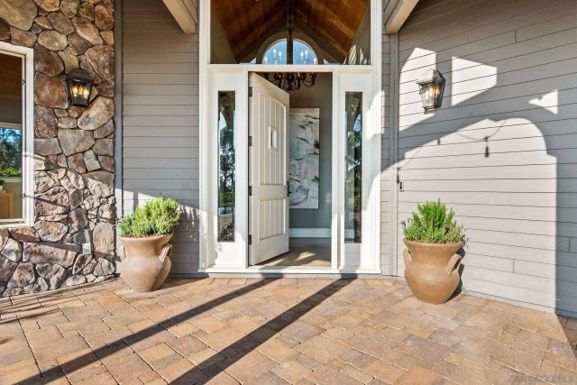 3537-39 Dove Hollow Rd., Encinitas, CA 92024