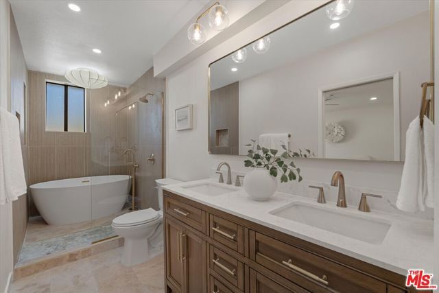 1807 10th Street 4, Santa Monica, CA 90404