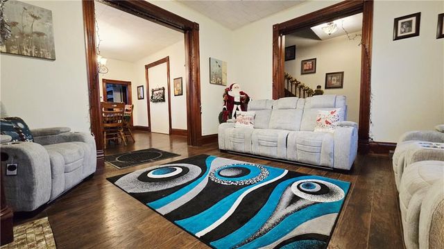 220 N 17th Street, St Joseph, MO 64501