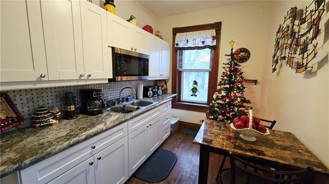 220 N 17th Street, St Joseph, MO 64501