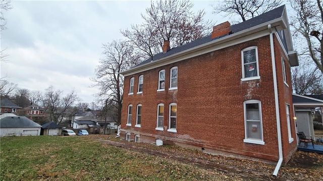 220 N 17th Street, St Joseph, MO 64501