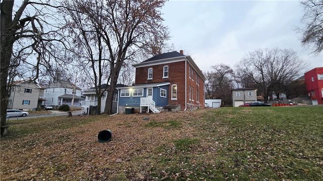 220 N 17th Street, St Joseph, MO 64501