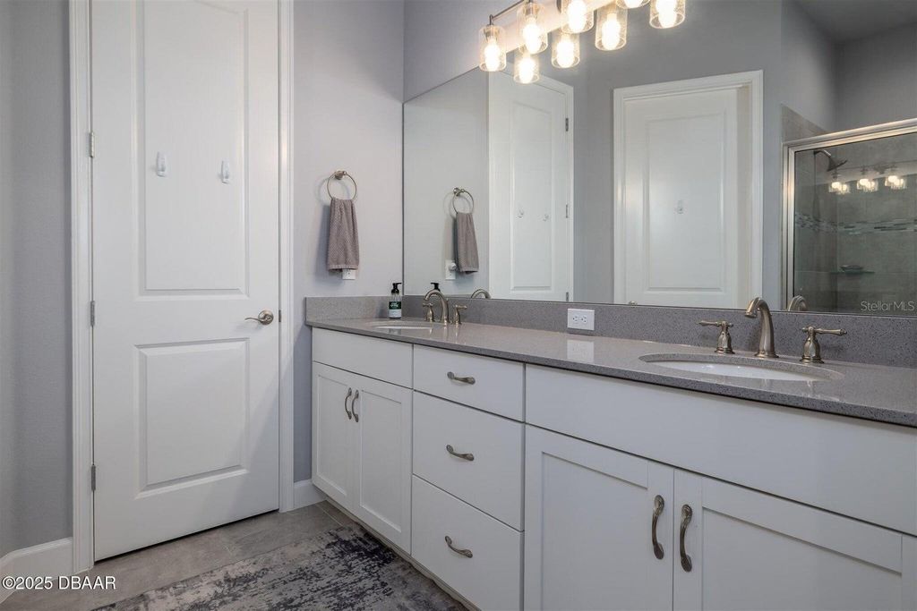 Image 15 of property listing at 27 LONGRIDGE LANE, Ormond Beach, FL 32174