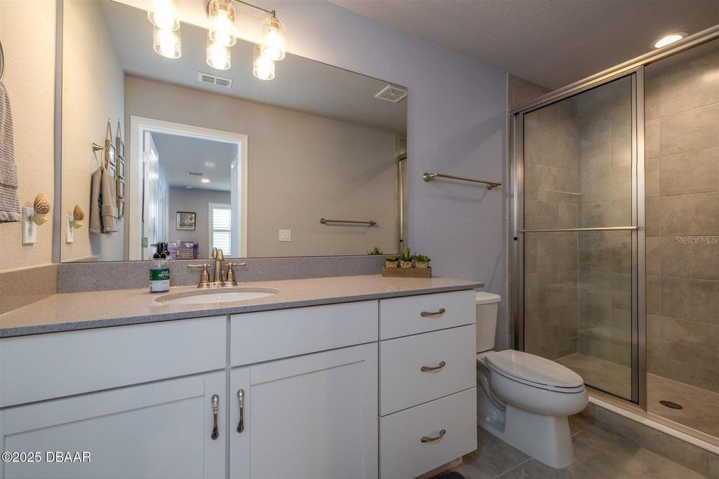 Image 22 of property listing at 27 LONGRIDGE LANE, Ormond Beach, FL 32174