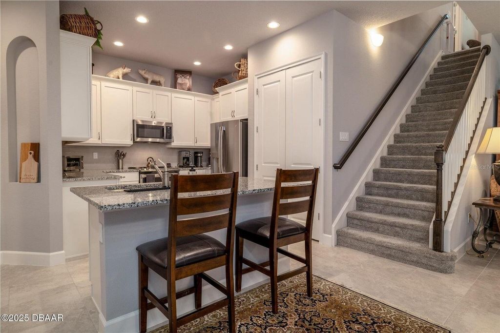 Image 8 of property listing at 27 LONGRIDGE LANE, Ormond Beach, FL 32174