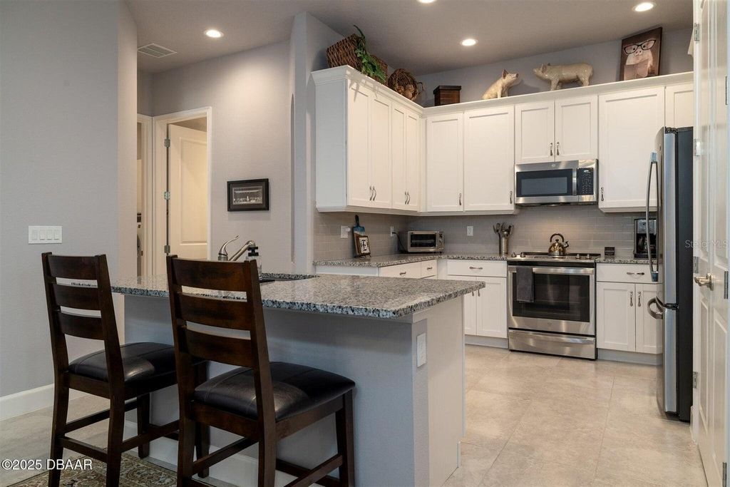 Image 9 of property listing at 27 LONGRIDGE LANE, Ormond Beach, FL 32174