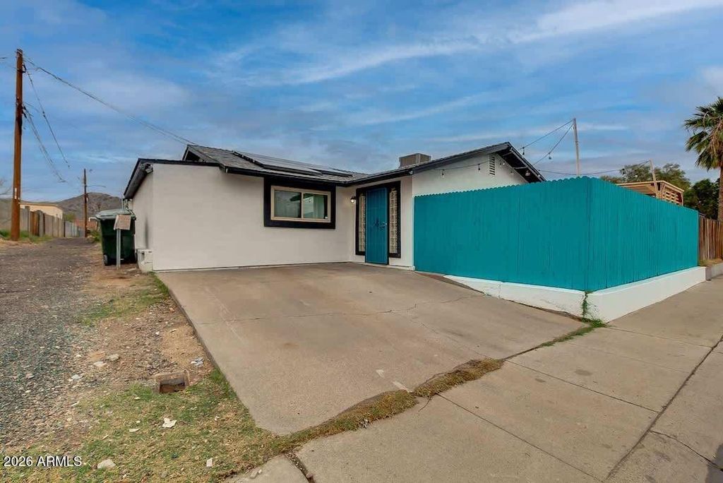 214 E ALICE Avenue, Phoenix, AZ 85020 — exterior
