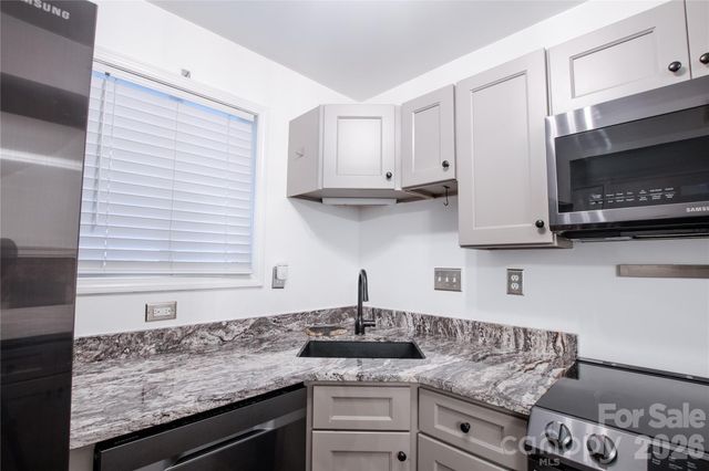 100 Willow Run Drive 2, Gastonia, NC 28056