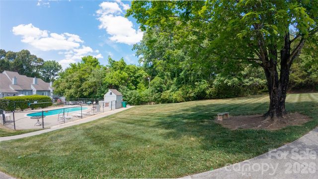 100 Willow Run Drive 2, Gastonia, NC 28056
