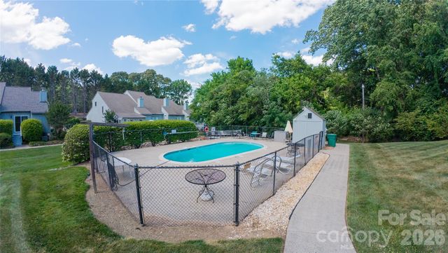 100 Willow Run Drive 2, Gastonia, NC 28056