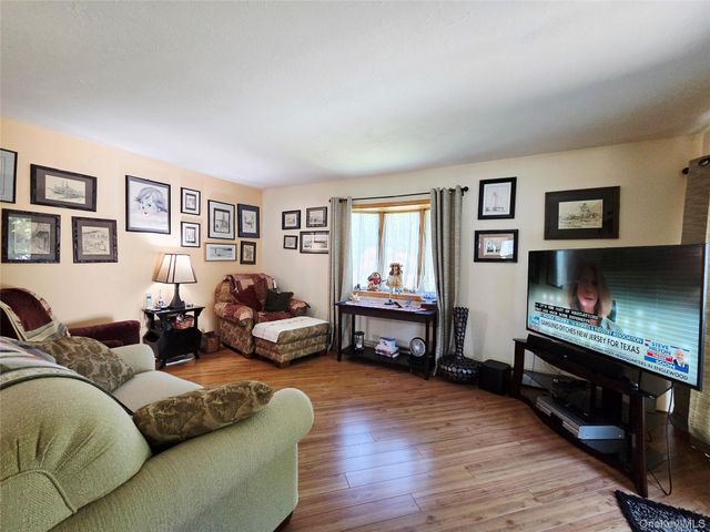 211 Babylon Street, Islip Terrace, NY 11752
