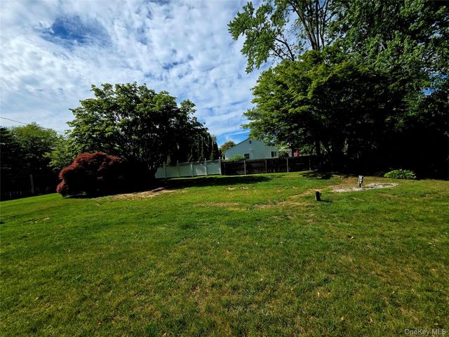 211 Babylon Street, Islip Terrace, NY 11752