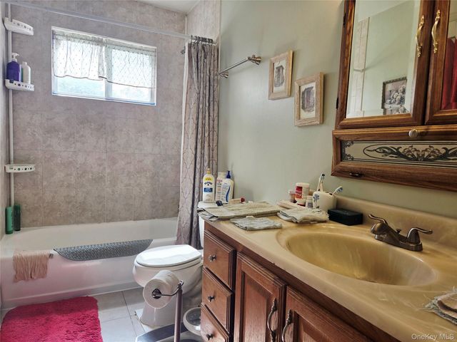 211 Babylon Street, Islip Terrace, NY 11752