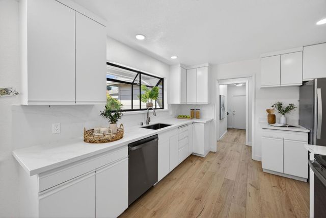 2169 Yorkshire Way, Mountain View, CA 94040