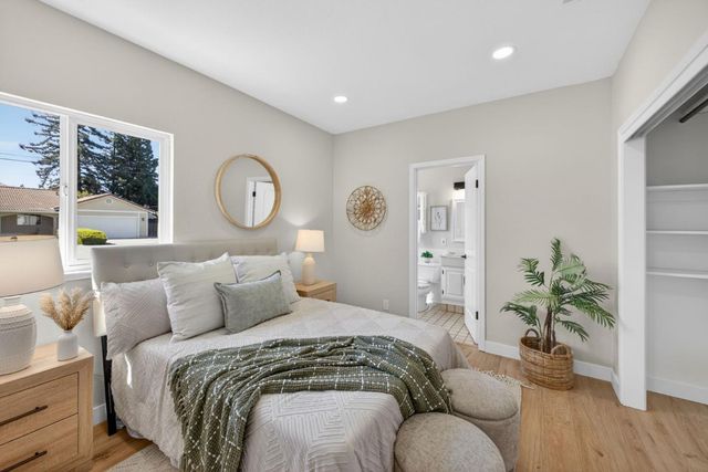 2169 Yorkshire Way, Mountain View, CA 94040