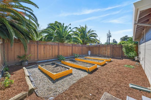 2169 Yorkshire Way, Mountain View, CA 94040