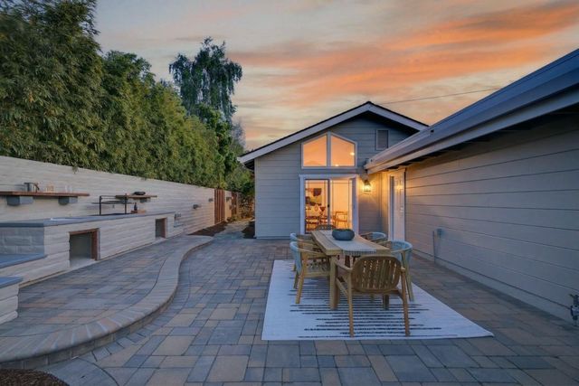 2169 Yorkshire Way, Mountain View, CA 94040