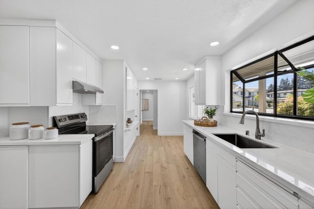 2169 Yorkshire Way, Mountain View, CA 94040