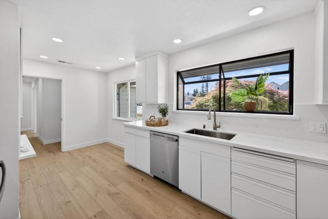 2169 Yorkshire Way, Mountain View, CA 94040