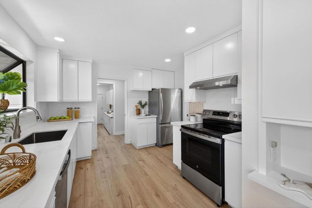 2169 Yorkshire Way, Mountain View, CA 94040