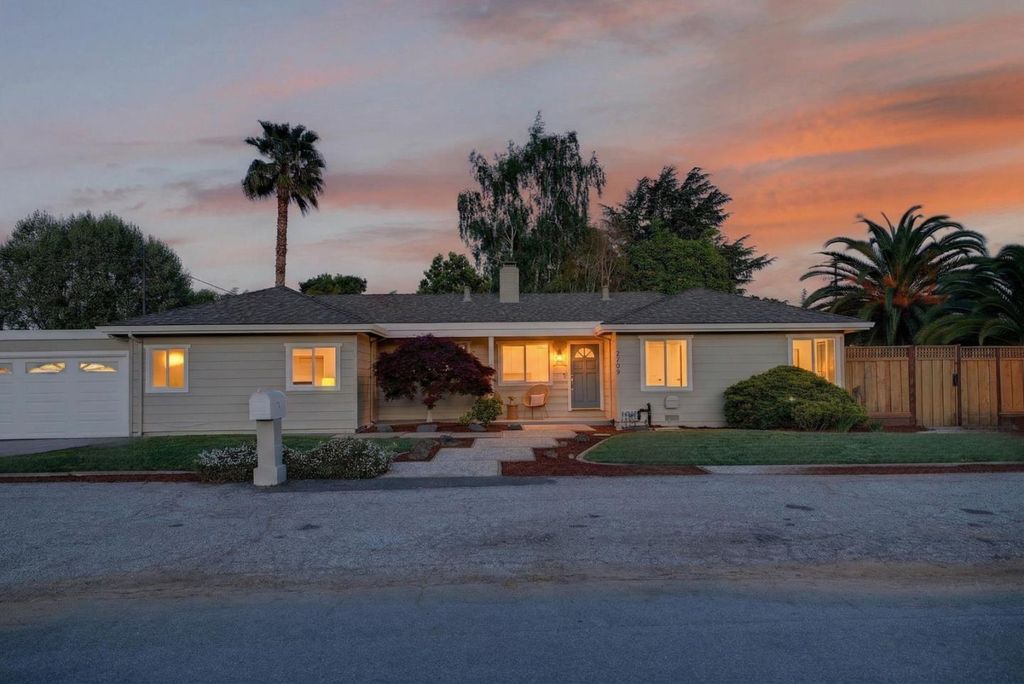 2169 Yorkshire Way, Mountain View, CA 94040