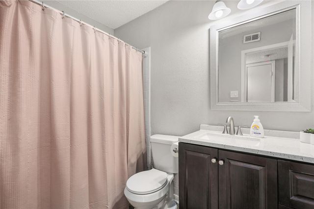 1516 Bay Area Boulevard D2, Houston, TX 77058