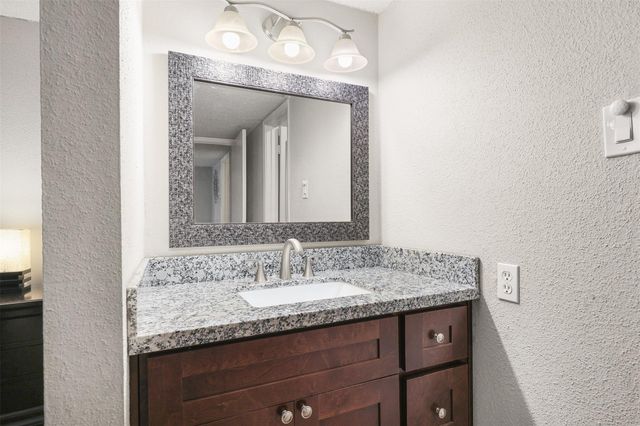 1516 Bay Area Boulevard D2, Houston, TX 77058