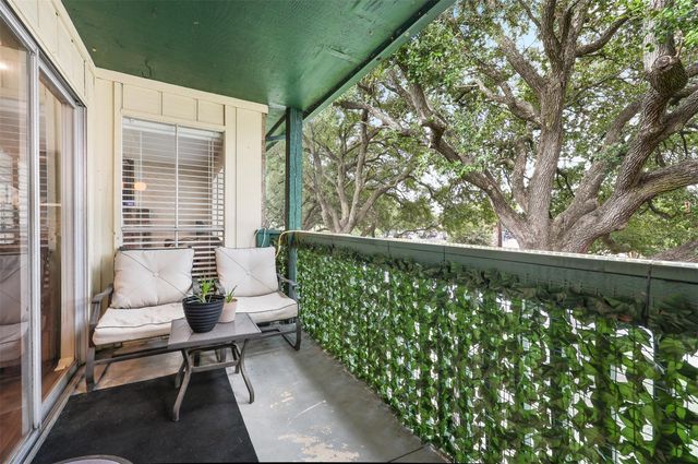 1516 Bay Area Boulevard D2, Houston, TX 77058