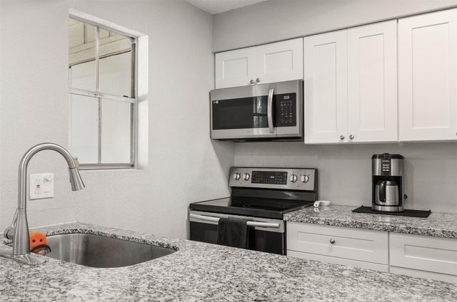 1516 Bay Area Boulevard D2, Houston, TX 77058