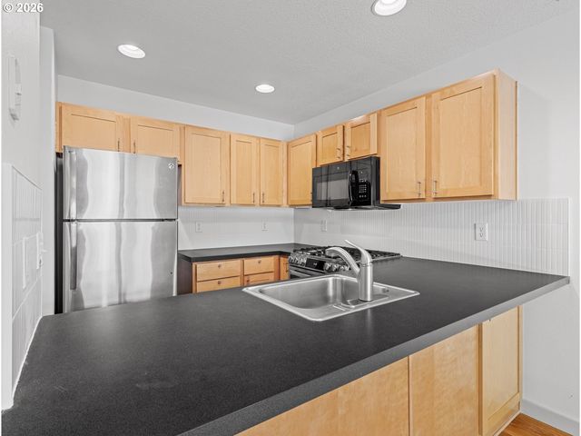 4739 Ne 15TH Ave, Portland, OR 97211