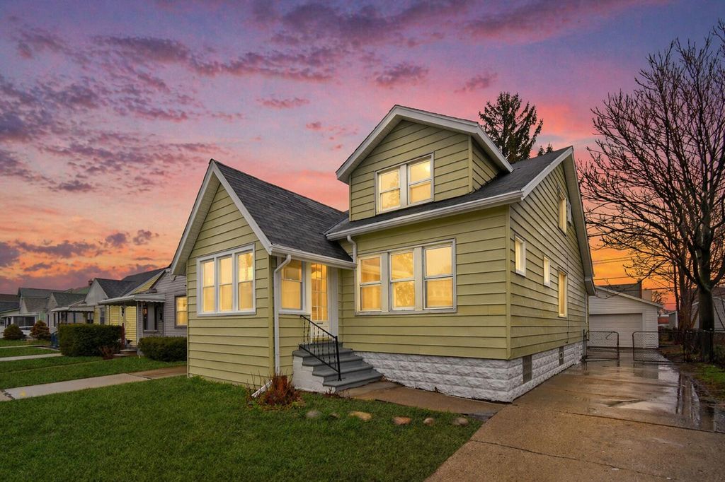 345 E Goulson Avenue, Hazel Park, MI 48030