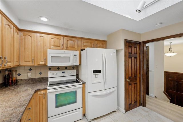 25 Bicentennial Drive, Manchester, NH 03104