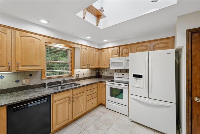 25 Bicentennial Drive, Manchester, NH 03104