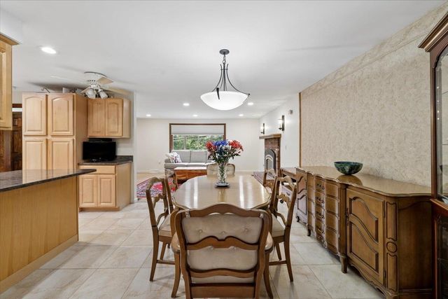 25 Bicentennial Drive, Manchester, NH 03104