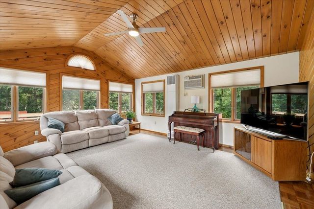 25 Bicentennial Drive, Manchester, NH 03104