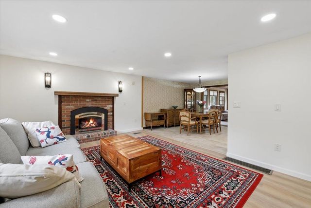 25 Bicentennial Drive, Manchester, NH 03104