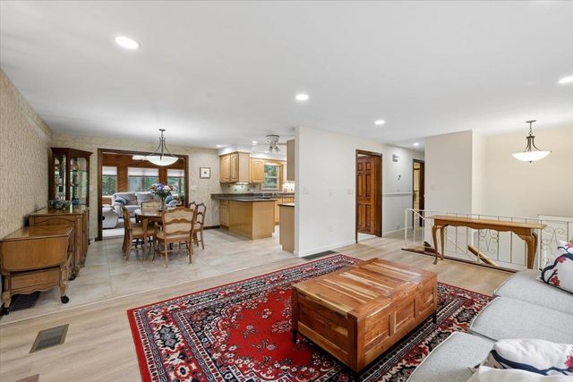 25 Bicentennial Drive, Manchester, NH 03104
