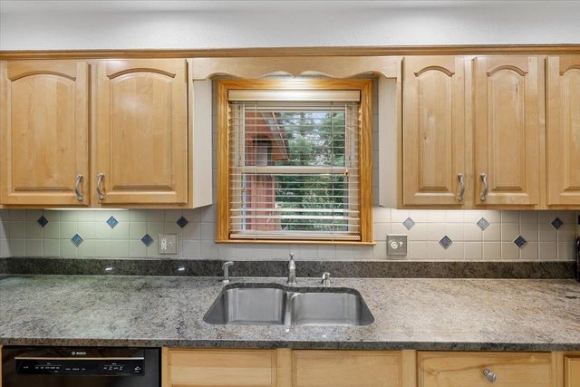25 Bicentennial Drive, Manchester, NH 03104