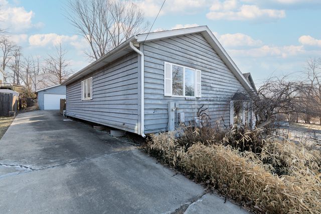 61 Highview Avenue, Fox Lake, IL 60020