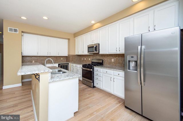 709 BELMONT BAY DR, Woodbridge, VA 22191