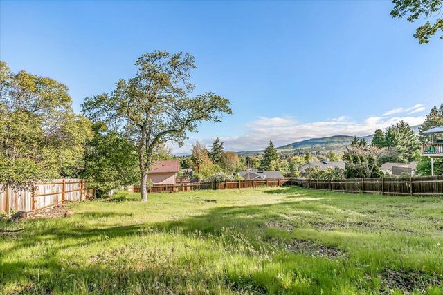 2449 Capital Avenue, Medford, OR 97504